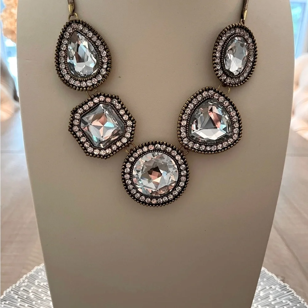 Boutique Elegant Crystal Statement Necklace-NEW